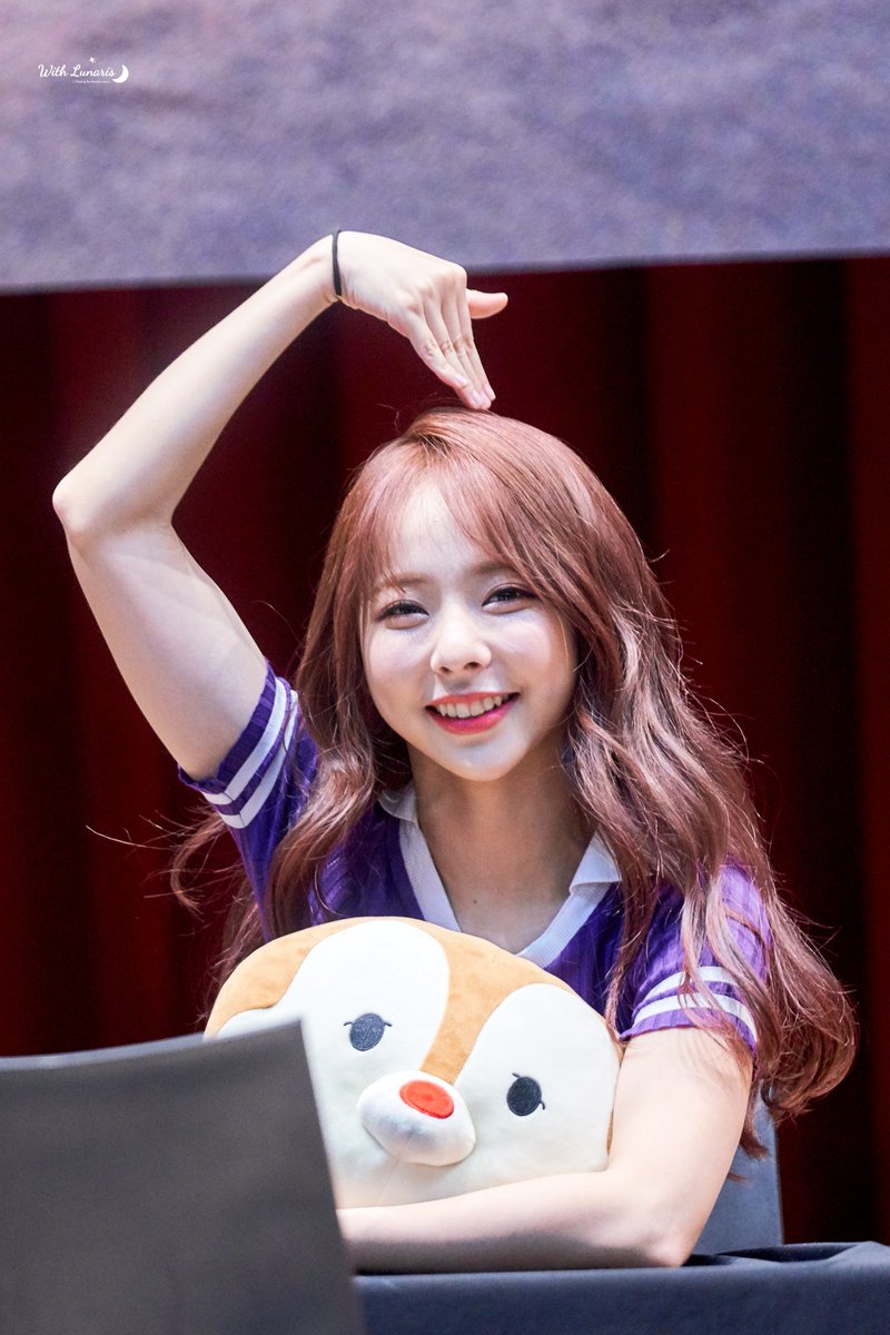 With_Lunaris's tweet photo. 180825 목동 팬사인희 Mokdong Fansign
- ViVi -
#이달의소녀 #LOONA #비비 #VIVI https://t.co/YittP1CKkN