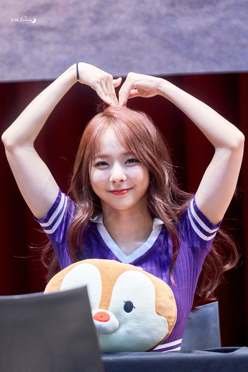 With_Lunaris's tweet photo. 180825 목동 팬사인희 Mokdong Fansign
- ViVi -
#이달의소녀 #LOONA #비비 #VIVI https://t.co/YittP1CKkN