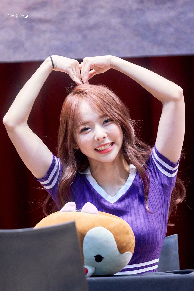 With_Lunaris's tweet photo. 180825 목동 팬사인희 Mokdong Fansign
- ViVi -
#이달의소녀 #LOONA #비비 #VIVI https://t.co/YittP1CKkN