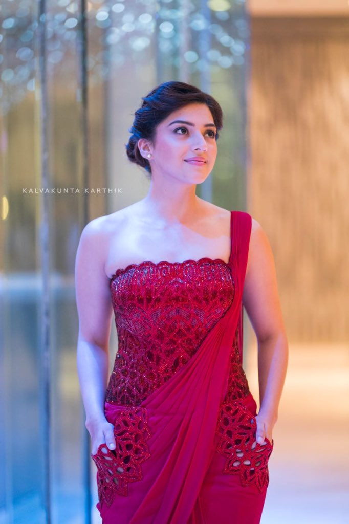lavzfashions's tweet photo. Gorgeous @Mehreenpirzada in Red saree Dress
Designer by #amitagupta
Styling @lavzfashions
๐ธ#karthikkalvakuntla https://t.co/LU36TfPuR3
