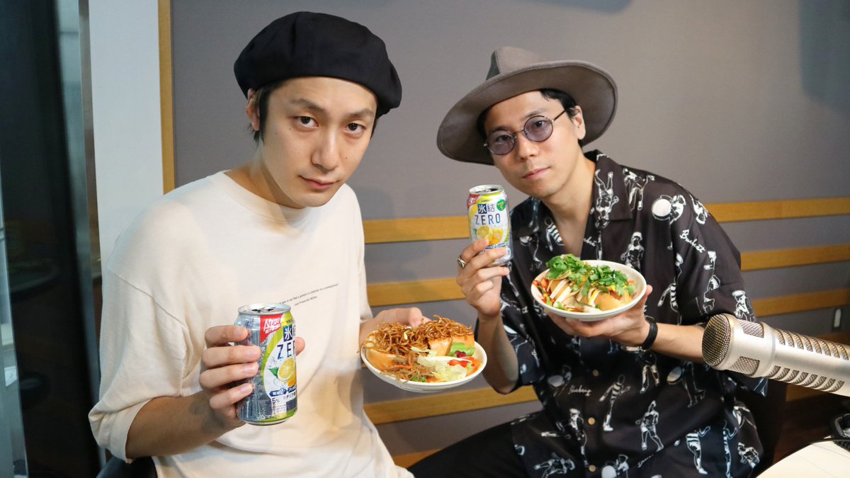 最終回では、THE BAWDIESの名曲「HOT DOG」にあやかって、
ROYさん(<a href="/ROYTHEBAWDIES/">ROY(THE BAWDIES)</a>)・TAXMANさん(<a href="/TAXTHEBAWDIES/">TAXMAN(THE BAWDIES)</a>)と
「氷結と一緒に食べたいホットドッグ対決」を実施！
トッピングを乗せて、どちらが氷結と一緒に食べたいホットドッグを作れるか勝負をしました！

#氷結あたらしくいこう
#THEBAWDIES