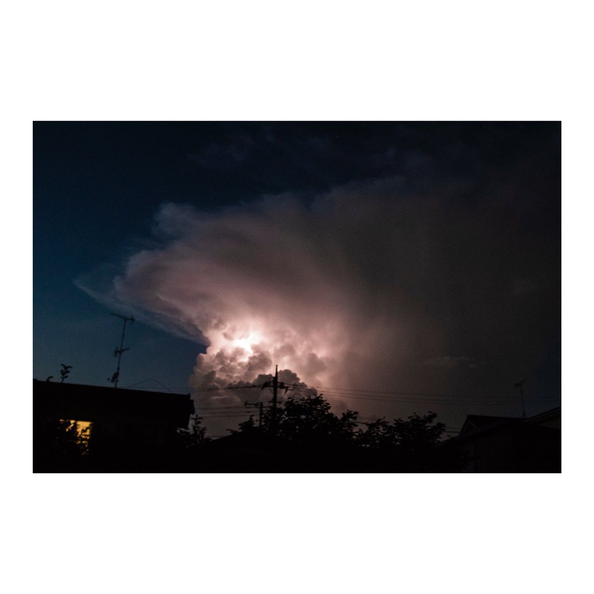 yossy9000's tweet photo. #japan #竜の巣 #lightnings #cloud #せきらんうん #積乱雲 #雲 #そら #空 https://t.co/yRpqnbgtgm