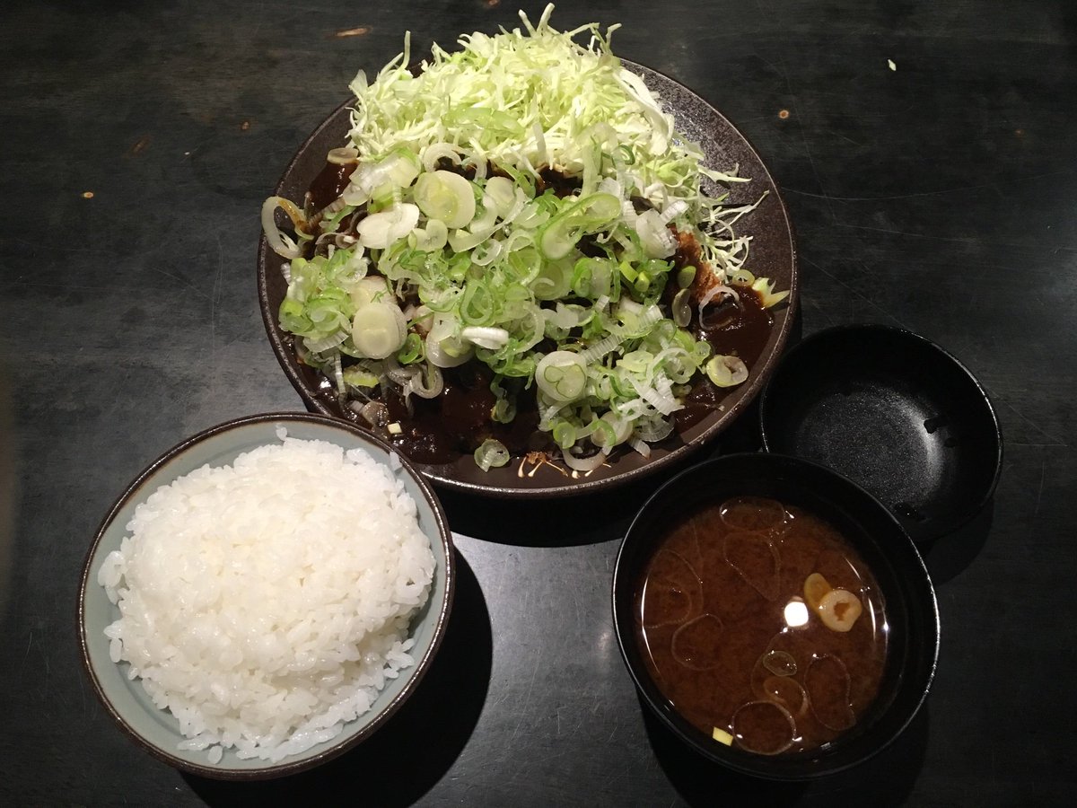 Yasponte's tweet photo. 名古屋は栄のとんかつ屋、らむちぃ で味噌カツ定食を頂きました。ごちそうさまです。 https://t.co/qbK9WQxgbK