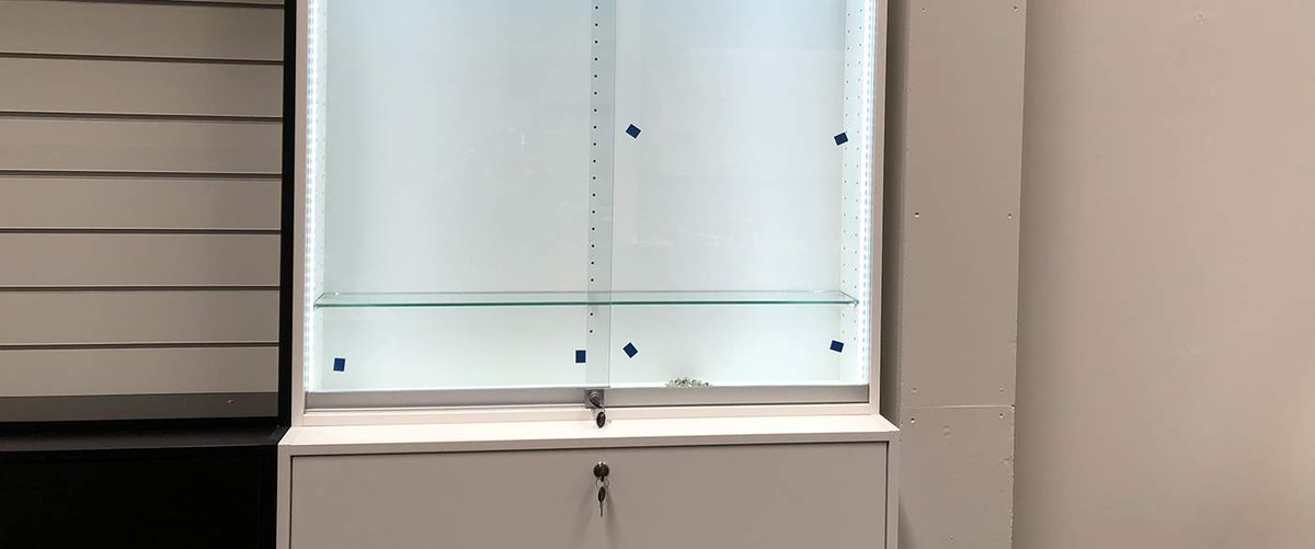 White Gloss Shop Display tinyurl.com/yc6mo4ep