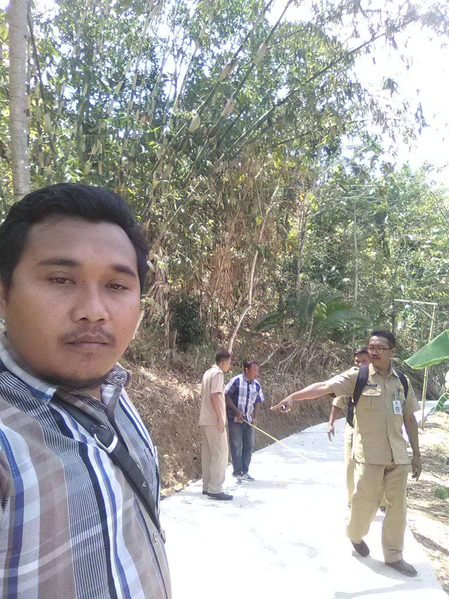 PldZuli's tweet photo. Bersama dengan pemerintah desa dan inspektorat cek hasil pekerjaan fisik DD 2018
#desa
@jokowi 
@EkoSandjojo 
@FahriLabado 
@taufikmadjid71 
@tppindonesia 
@P3MDPacitan https://t.co/r99ym21krc