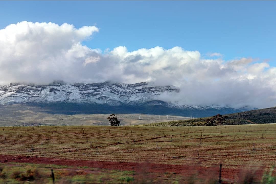 CapeTownEtc's tweet photo. The Western Cape mountains were draped in snow after this weekend's cold weather. 
📸 @escape.via.adventure https://t.co/cDwTpivSvQ