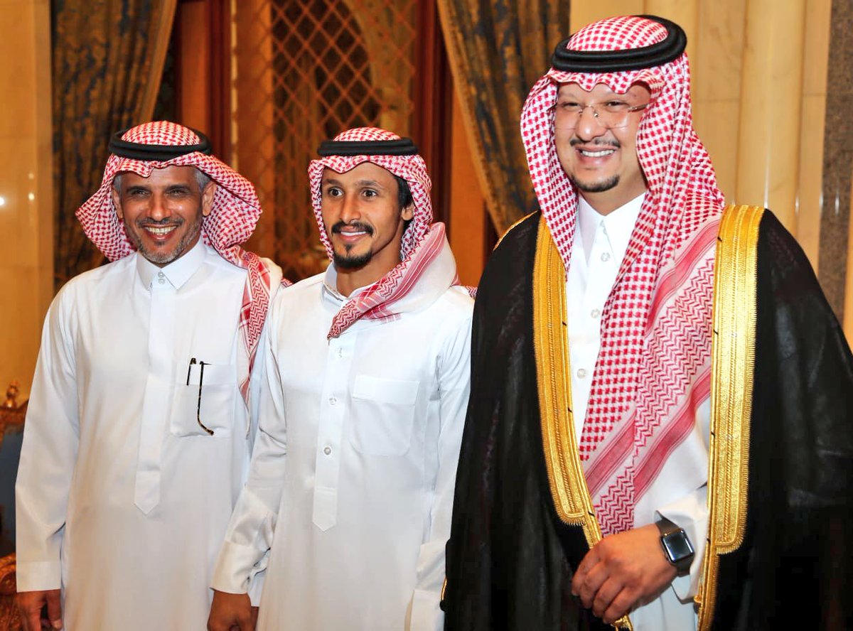 k_ghamdi12's tweet photo. سعدت وتشرفت بلقاء الحبيب الغالي كحيلان في زواج ابن العزيز الاستاذ عامر السلهام🌹💛
@faisalbinturki1 
#زواج_عبدالوهاب_السلهام https://t.co/NJyx6ODvkZ