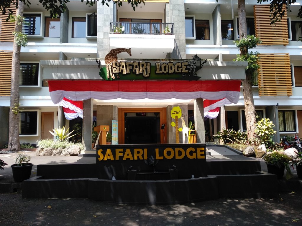 Serunya Bermalam di Caravan Taman Safari Lodge dianrachmawatisite.wordpress.com/2018/08/27/ser…