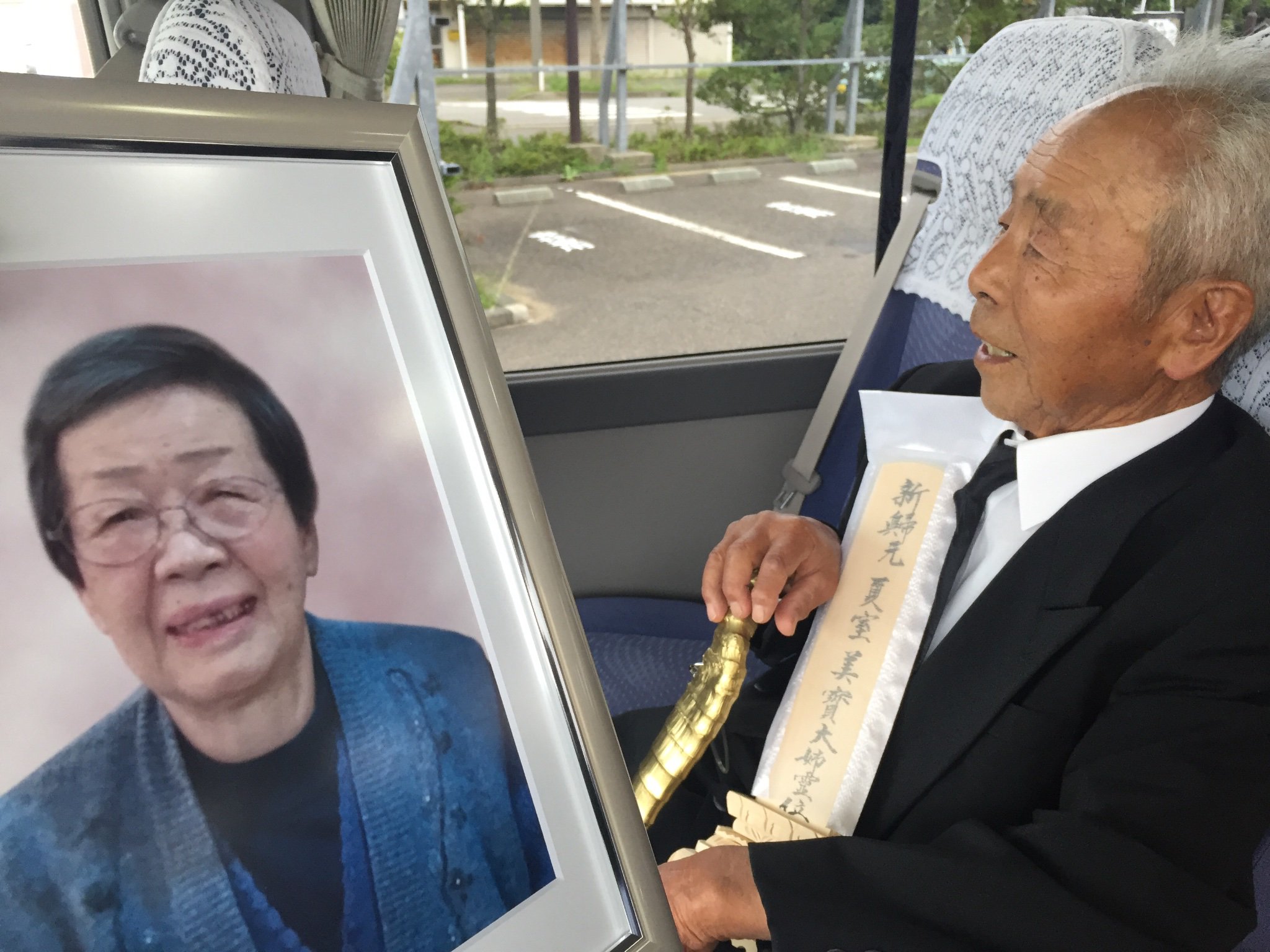 乞食ガールズ 祖母の葬式 初七日供養 直会の閉会にて葬儀3days無事終了 栃木から母方の親戚も集まり賑やかな宴になりました 弔辞も一度も噛まずに言えた 最後に喪主 故人の夫 がモンスターになりました モシュハラ プリエール鶴岡つかぴ 乞食ガールズ 祖母の葬式 初七日供養 直会の閉会にて葬儀3days無事終了 栃木から母方の親戚も集まり賑やかな宴になりました 弔辞も一度も噛まずに言えた 最後に喪主 故人の夫 がモンスターになりました モシュハラ プリエール鶴岡つかぴ