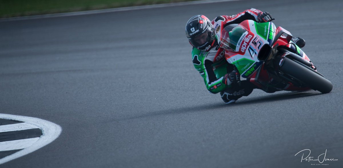 peterjoftring's tweet photo. Weather won out yesterday. Saturday shots #redlineimagesltd #silverstonemotogp @calcrutchlow @Reddingpower @ValeYellow46 @marcmarquez93 https://t.co/sY98DMSGdC