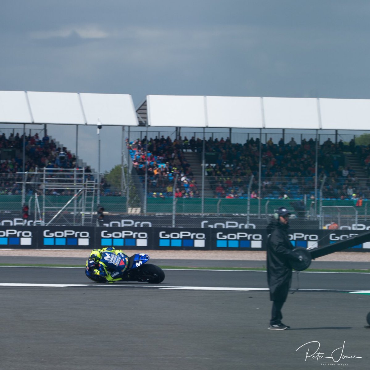 peterjoftring's tweet photo. Weather won out yesterday. Saturday shots #redlineimagesltd #silverstonemotogp @calcrutchlow @Reddingpower @ValeYellow46 @marcmarquez93 https://t.co/sY98DMSGdC