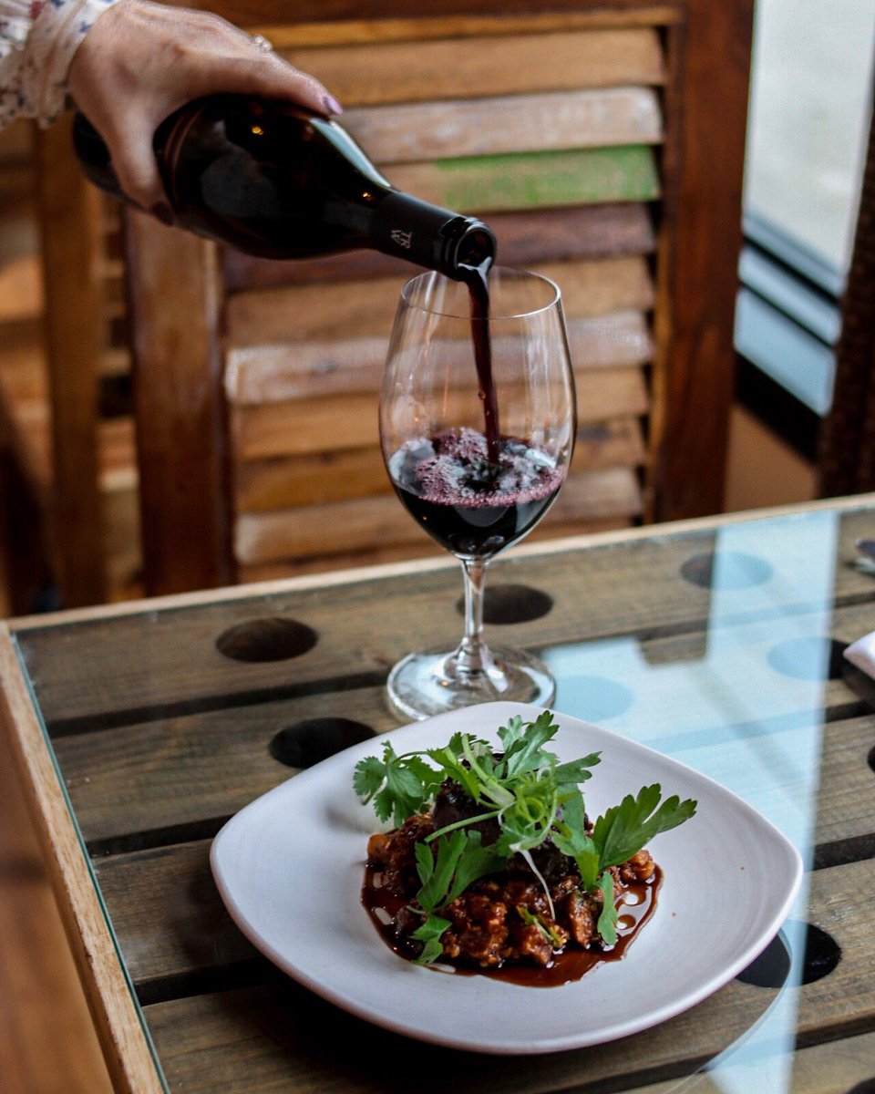 Y’all this beef cheek paired with this <a href="/3riverswinery/">Three Rivers Winery</a> Syrah. 😍🍷🍽#foodporn #WallaWallaWine #WAwine