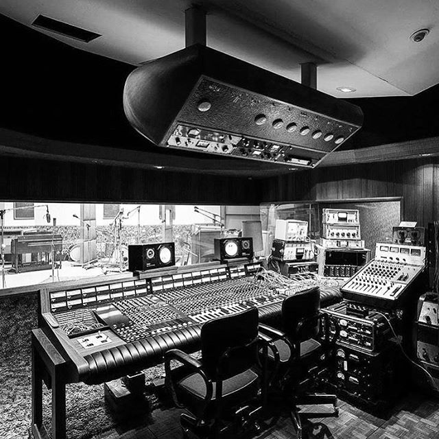 JeeJuh's tweet photo. When you upgrade 💪🏽💪🏼 #upgrade #bigboy •
•
•
•
#lab #beatlab #fire #wave #dope #lit #litaf #beatmaker #studio #studiolife #musicstudio #recordingstudio #producer #producerlife #music #musicislife #musiclife #engineer #daw #protools #logic #flstud… https://t.co/KFz2MVTWgu https://t.co/XBwO08f9ty