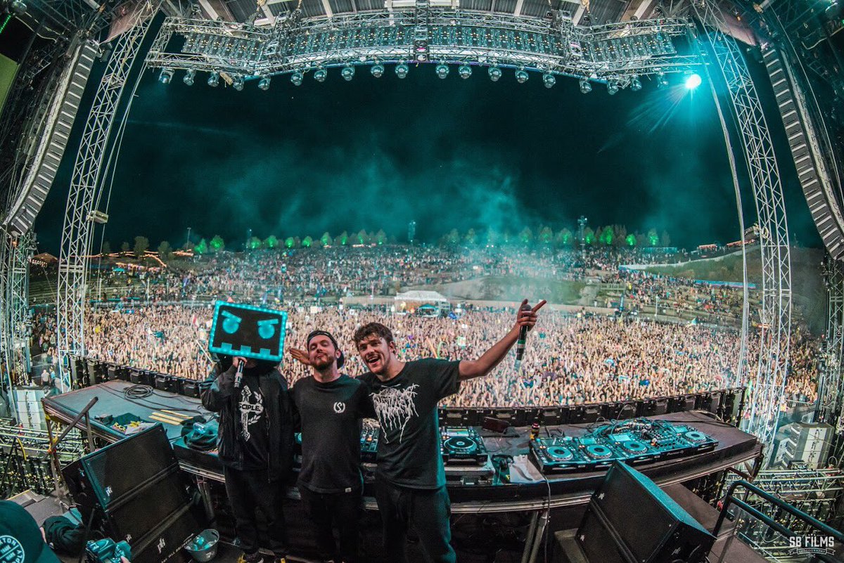 BARELYALIVEUS's tweet image. Let the Bass Canyon Kick It 🔥🔥🔥 📷: @SBFilmsCA