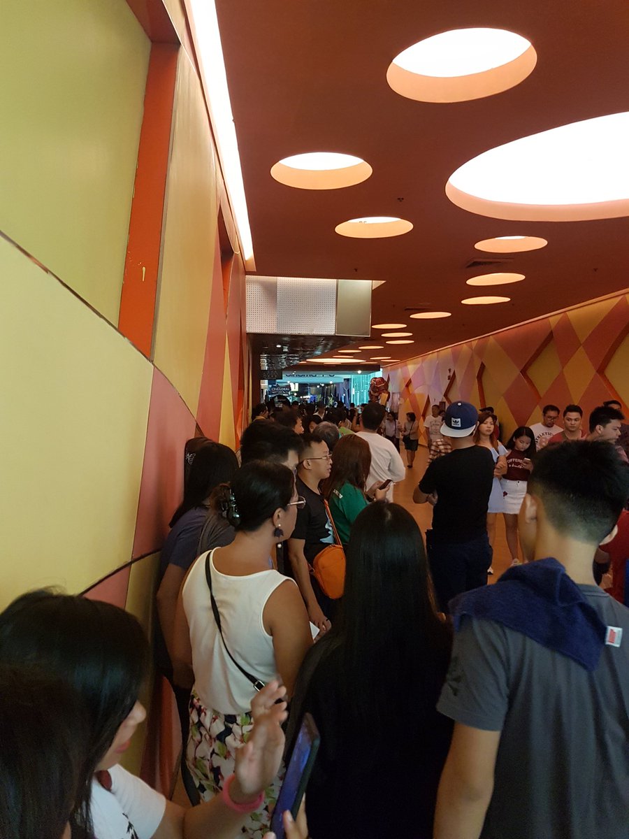 jackiecuddles's tweet photo. Line for #MissGrannyPHDay6 at MOA Center Stage 2:30 screening 
Watching again @XianLimm #Lorenz  😊👍 https://t.co/eE0phzFsUX