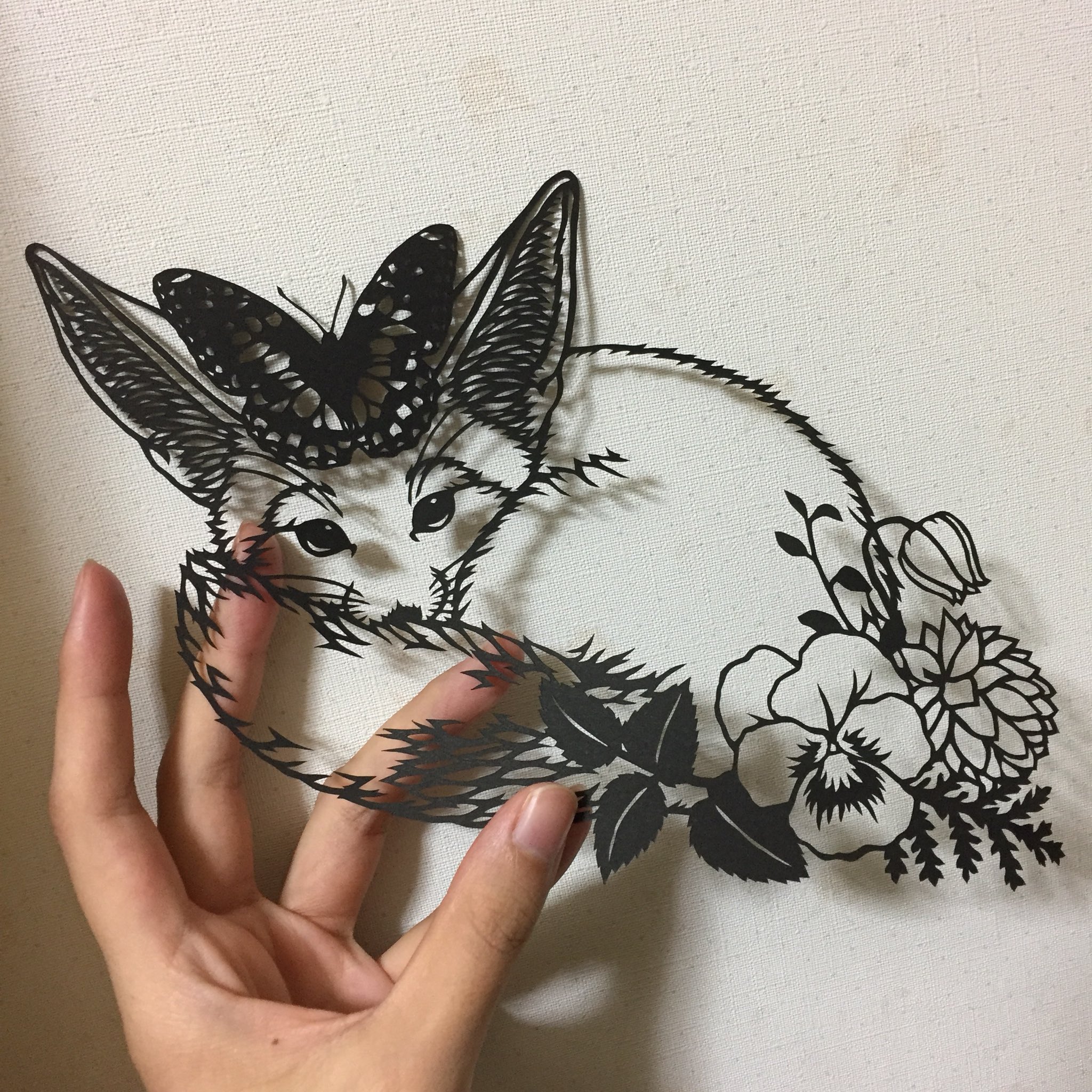 華 最近切ったやつ ホントこのデザイン好き まだまだ終わらないw 切り絵 花と動物たちと可愛いもの切り絵 切り絵作家garden T Co Chezpncpa7 Twitter