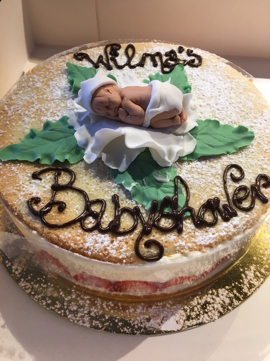 indirastaarten's tweet photo. Fijne Babyshower Wilma!!
#amandelcake #slagroom #versfruit https://t.co/XnGumvkKpH