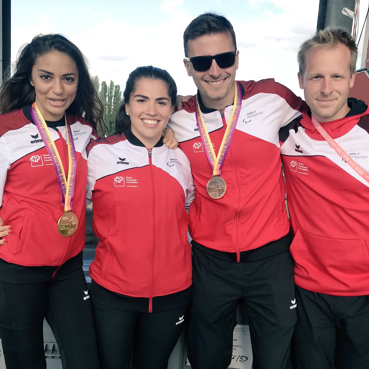 CHBotschaftDE's tweet photo. Mit 23 #Medaillen🏅🏅🏅🏅🏅🏅🏅🏅/🥈🥈🥈🥈🥈/🥉🥉🥉🥉🥉🥉🥉🥉🥉🥉übertreffen die 🇨🇭 #ParaEM #Athleten in #Berlin2018 deutlich die Erwartungen. ❤️liche Glückwünsche! #Unbelievable @abassia92 https://t.co/KeHie5agDJ