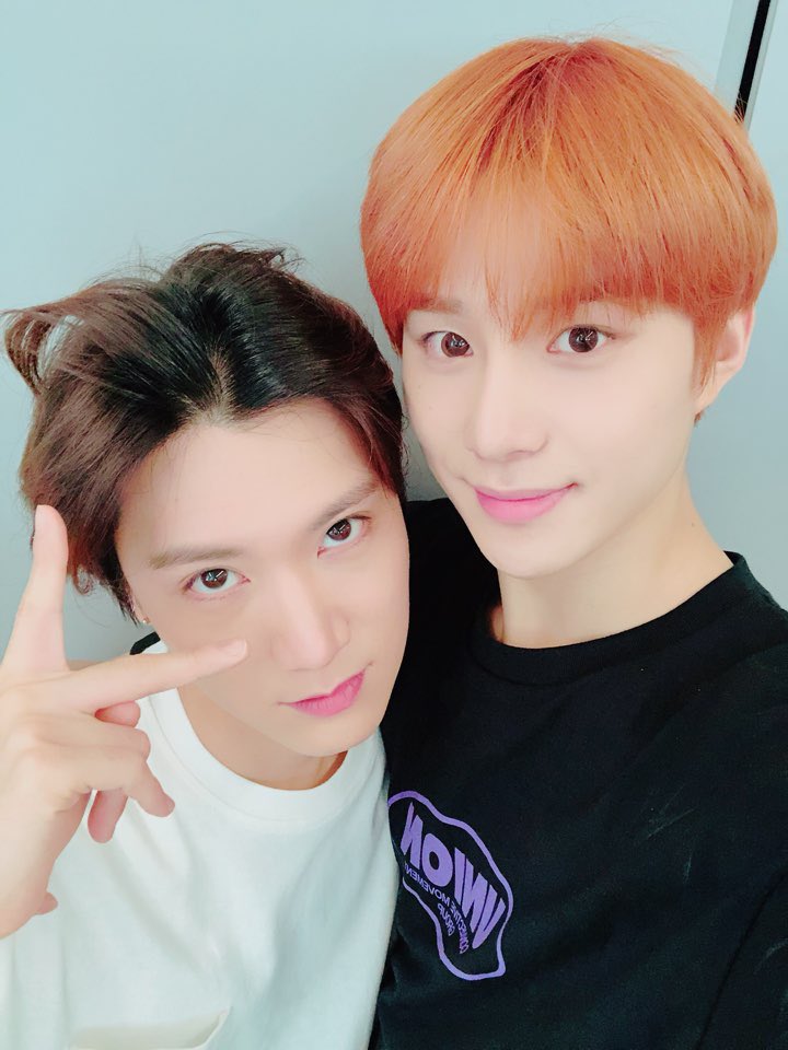 NCTsmtown's tweet photo. 오늘 같이 비오는날 텐형과함께 감성!
여러분들 뭐하시나요?^^ -제우스 

#NCT https://t.co/2WUzNwbdFx