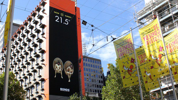 BMW presents the upgraded X3 on billboards; via <a href="/InsiteOoh/">INSITE OOH</a> - bit.ly/2oab6oK #OOH #DOOH