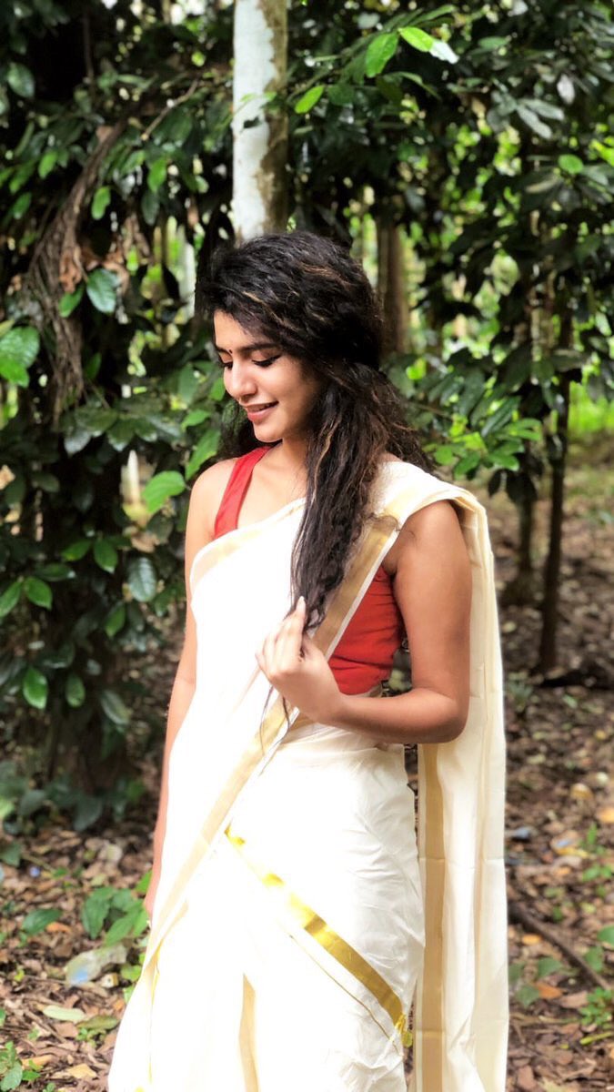PriyaPVarrier19's tweet photo. #WhiteFlower https://t.co/jCSDJ9dT19