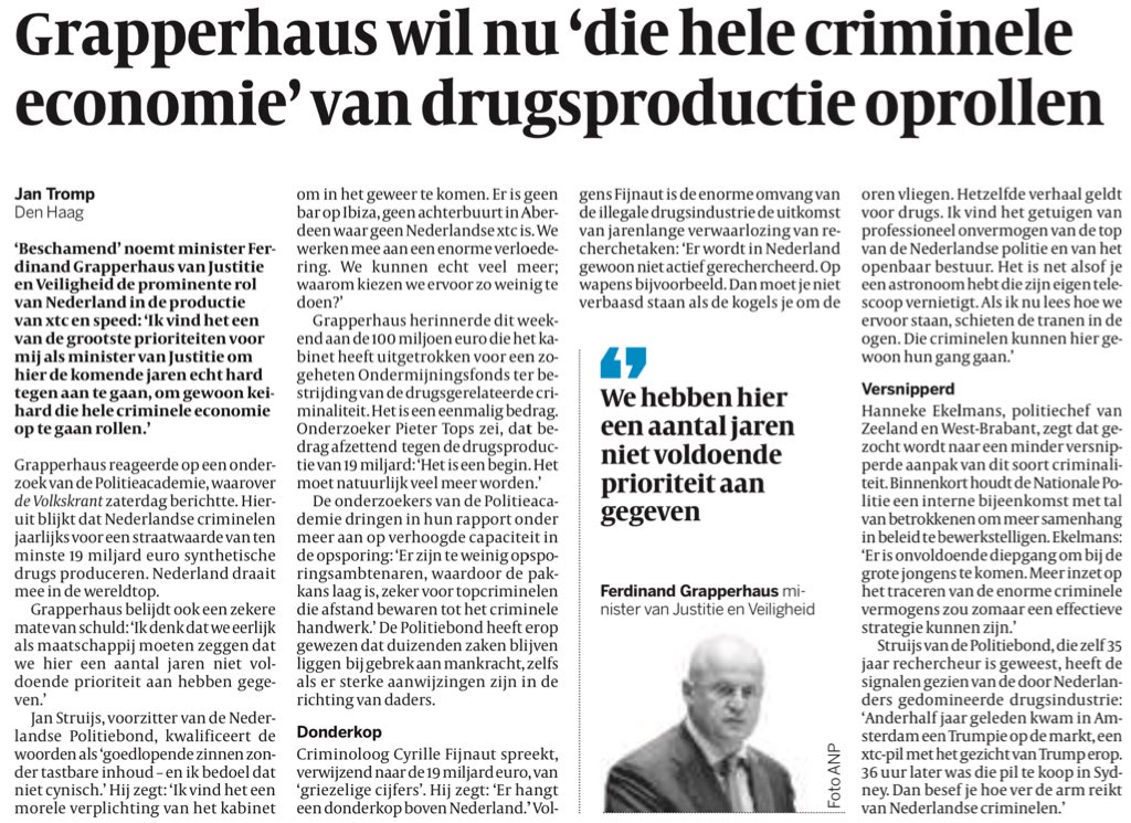 Hoogleraar criminologie Cyrille Fijnaut:
“Er wordt in Nederland gewoon niet actief gerechercheerd. Op wapens bijvoorbeeld. Dan moet je niet verbaasd staan als de kogels je om de oren vliegen.”
#XTC #drugs