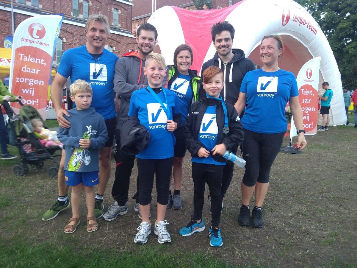 VanRoeybe's tweet photo. Ook met #DwarsDoorTurnhout waren wij van de partij #toppers! Opwarming voor @ToWalkAgainTWA #RunToWalkAgain #companywithgoals https://t.co/SyAJjY4xXd
