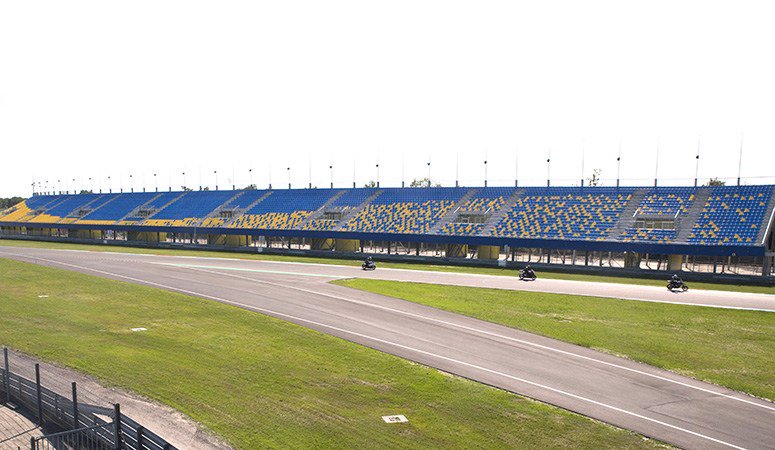 Nieuwbouw Winterdijktribune stedenbouw.nl/nieuwbouw-wint…