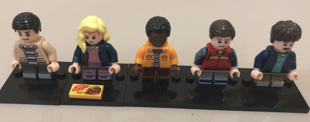OneDollarLego's tweet photo. Next in #LegoWill is this set. A wonderful custom set and a must-have if you’re a fan of #StrangerThings !

It’s all 5 kids from the Netflix series (season 1 version).
Super awesome detail like El’s hair stubble (she’s wearing wig), the Eggo, and Dustin’s teeth print 😄 https://t.co/RcbcQOBcd1