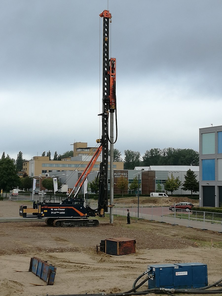 Eerste palen Nieuwbouw Bunzl geslagen.