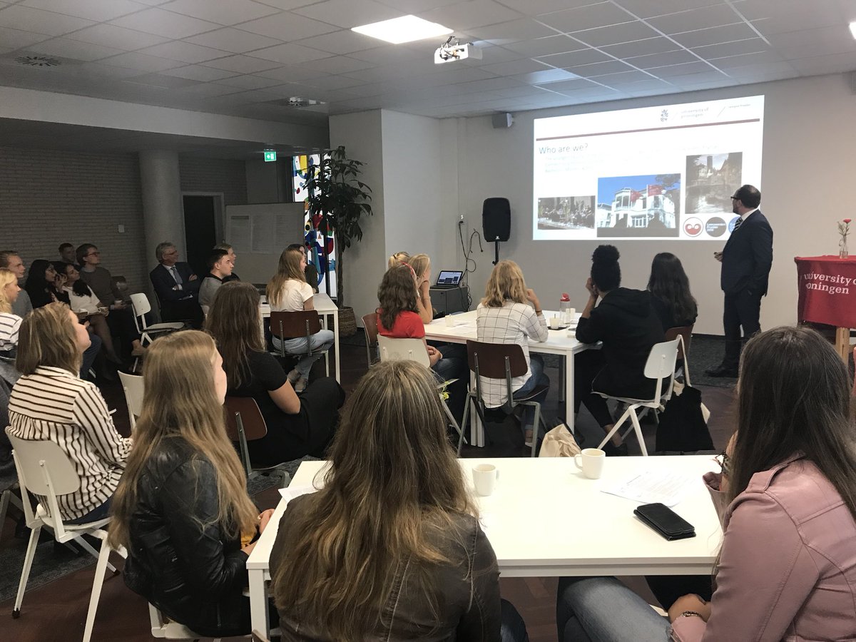 CampusFryslan's tweet image. UCF dean @Andrej_Zwitter officially opens the introductionweek! So happy to have all of you here! #universitycollegefryslan #welcomestudents #introweek