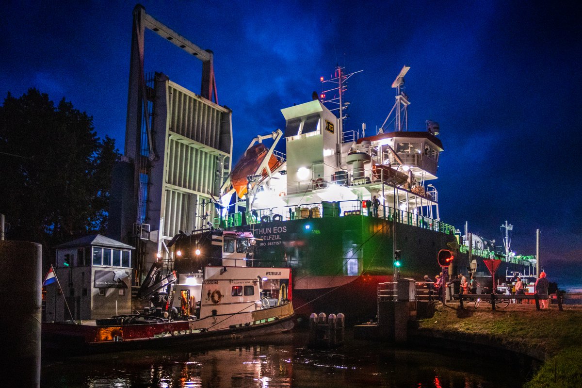 August 20,  new-build E-Class tanker Thun Eos is leaving the shipyard on its way to Delfzijl. The ship passed the first bridge,  with a max allowed beam of 16 meters. Good piece of craftsmanship if you consider that the ship is 15.85 meters wide and the bridge 16.0 mt.