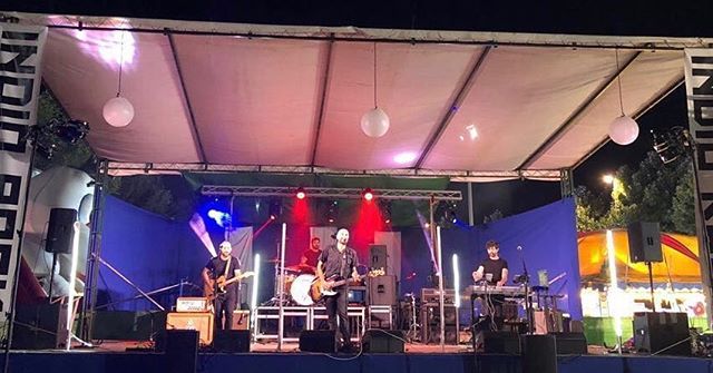 ErnieRecords's tweet photo. ¡Gracias Villanueva del Trabuco!
Pasajero
Indio Rock Festival
25/08/18 (📷 Ayllón )
N*68/2018
@pasajeroficial @indiofestival  #pasajero #antídotosfugaces #indiorockfestival #indiorock #conciertosernie https://t.co/lzM1YhyOys