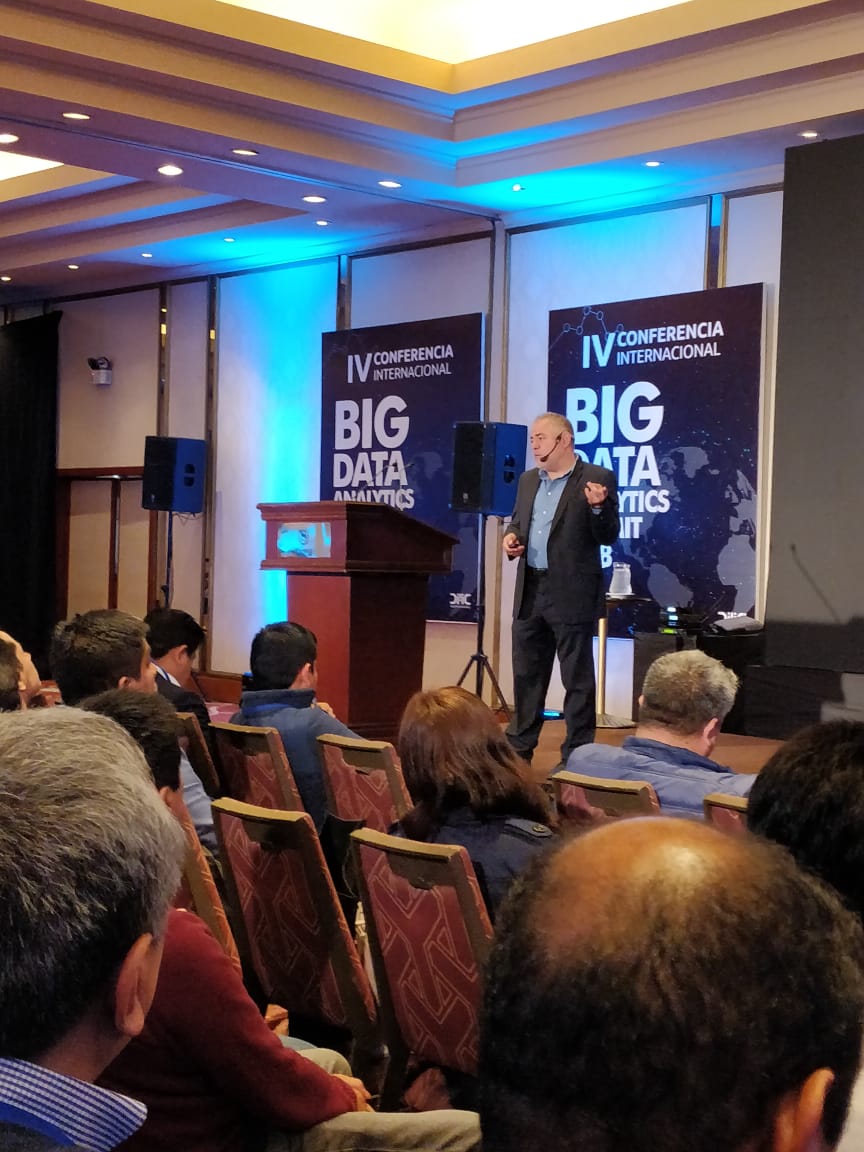 sigmoidInc's tweet photo. Great First day at @BigDataSummitPE.
So many great people, great content, great ideas!!
@Gonzalomartin presenting at the @BigDataSummitPE to a packed room!
#BigData #BigDataAnalytics #BigDataSummit https://t.co/4DUGaW6vEB