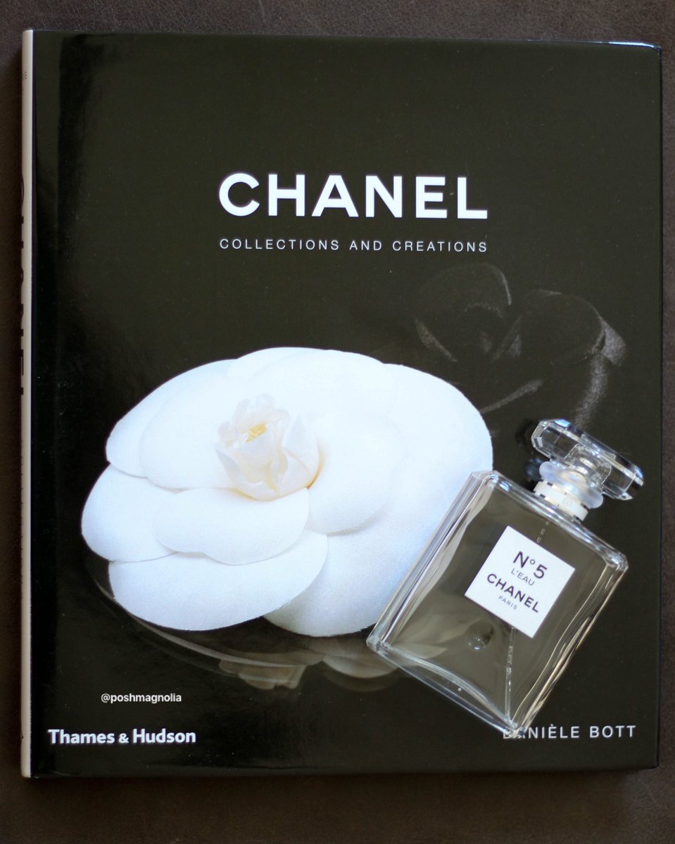 PoshMagnolia's tweet photo. Chanel vibes! #chanellover #chanel #chanelperfume #poshmagnolia #chanelbook https://t.co/BNRsrphky8