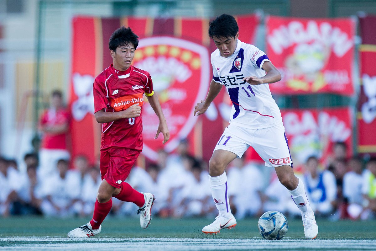 赤い彗星 東福岡高校サッカー 写真館 高円宮杯プレミアリーグwest18 第10節 東福岡 京都サンガu 18 胸 アミノバリュー 大塚製薬 背中 Ana 全日空 のスポンサー入りユニフォームもこの試合から新しいユニフォームに切り替わった 続きの