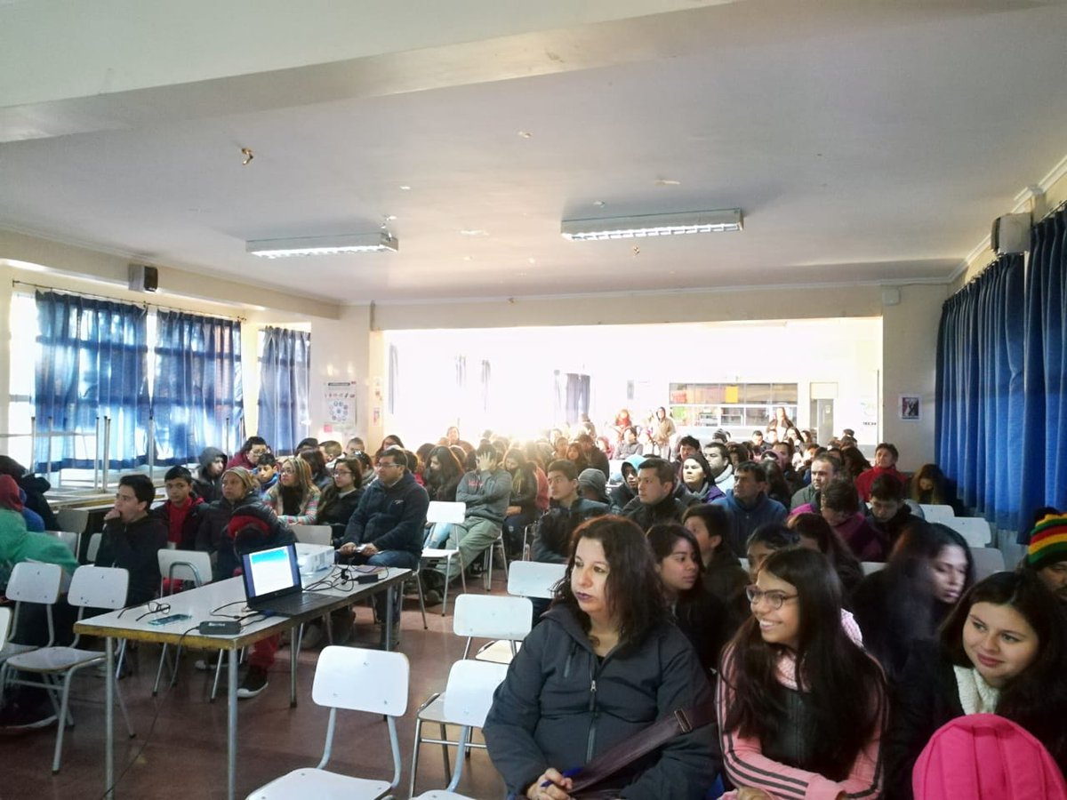 liceocytec's tweet photo. El Equipo Directivo les da la bienvenida a Padres y Apoderados en proceso de Admisión de los Primeros Medios 2019,de las Especialidades de:  Electrónica, Telecomunicaciones, Química y Administración. https://t.co/pwm7KR2dNC
