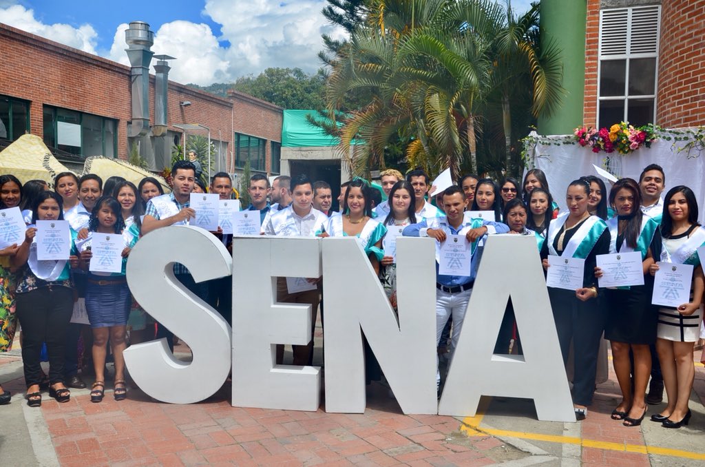 avalenciacar's tweet photo. #Grados2018 en @SENAComunica #LaPlata Felicitaciones a más de 100 aprendices graduados de distintas titulaciones que desarrollan su proyecto de vida de la mano del SENA La Plata @luistamayo61 @alemontoyafalla @kroljimenez https://t.co/5tuK7gr5xP