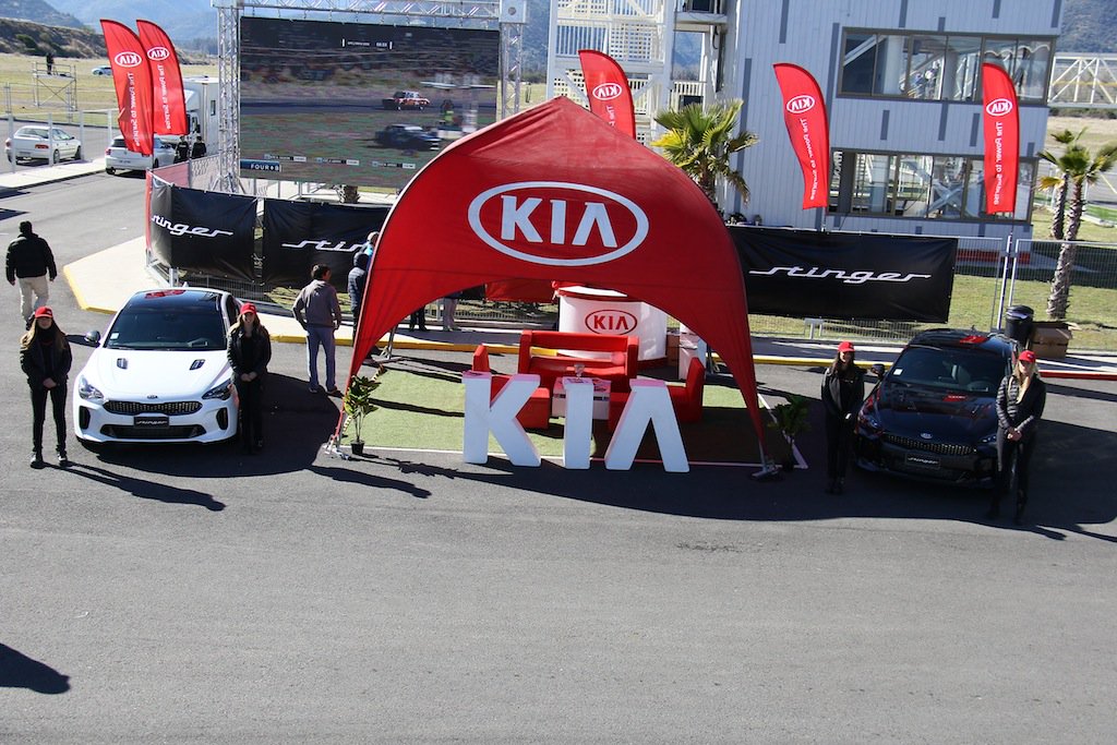 Kia_Chile's tweet photo. El fin de semana nuestro #KiaStinger fue "Pace Car" oficial de la 5ta fecha Campeonato Histórico de Velocidad #FOURB en #AutodromoCodegua 😎
Revisa los emocionantes momentos de este gran nuevo auspicio 😁 https://t.co/Anzb266zXY