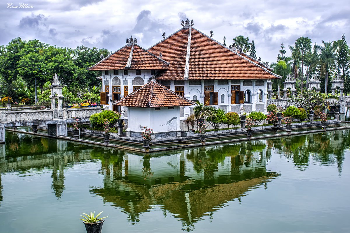 The Soekasada Taman Ajung water palace in Bali 💦⛩

#bali #travel #water #landscape #photography #palace