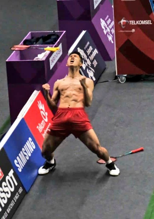 mrvvip's tweet photo. Jonatan Christie shirtless again on court! Duh.. tau aja yang kita mau. #sportwatch https://t.co/w0VP3VVsN5