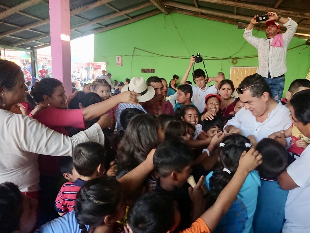 RodrigoMenaR's tweet photo. Cuando ya el Pueblo se cansa de lo mismo, cuando soplan vientos de CAMBIO, cuando nuestros jóvenes se preparan para elegir mejor y luego ser elegidos, Gente Nueva por el CAMBIO #ElCarmenGANA https://t.co/2VMov86Paj