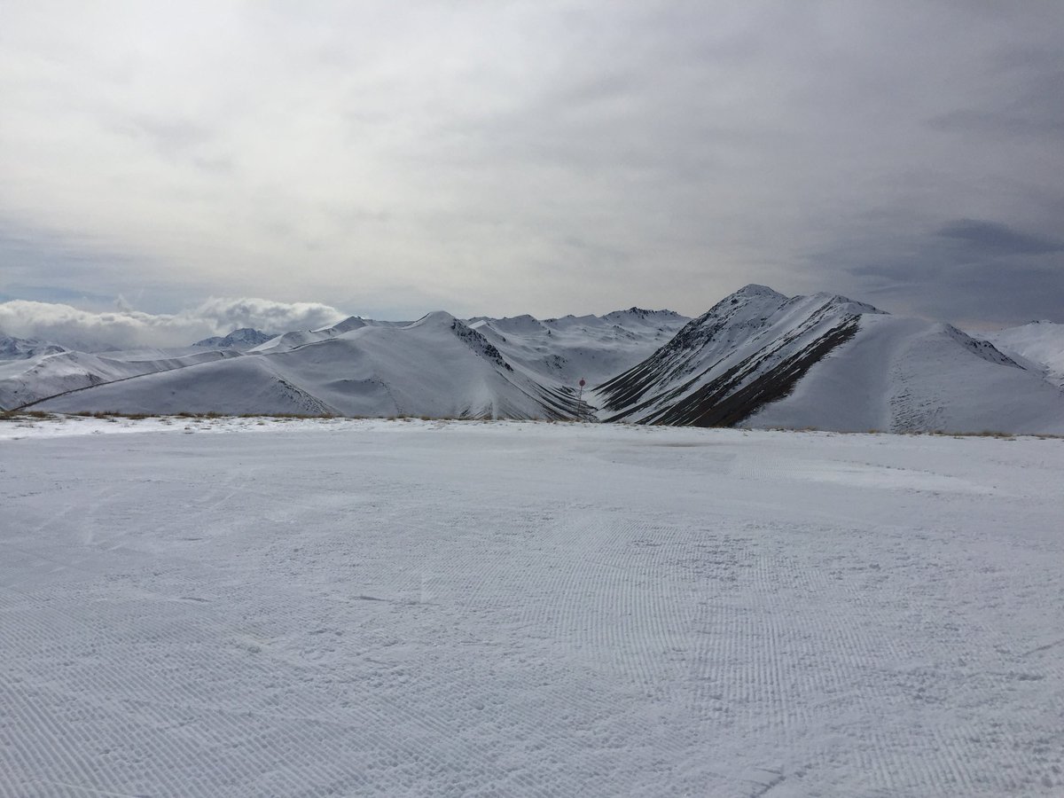 Ski_Tracey's tweet photo. Travelling north. Now based at Lake Tekapo. Nice afternoon session at Round Hill. ##TheEndlessWinter #PureNZ #Tekapo #RoundHillNZ https://t.co/LzA87mlvYA