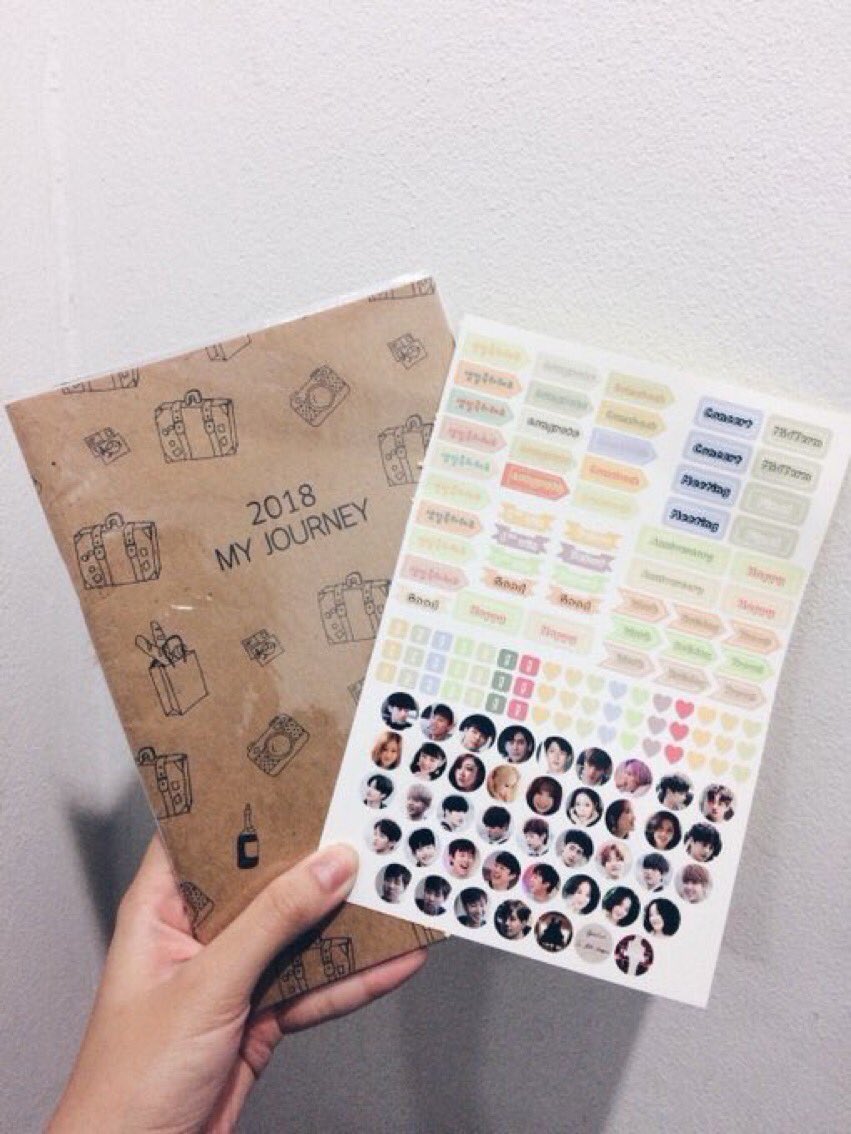 แจกสมุดแพลนเนอร์ปี2018ฟรีๆให้กับฟลว.ทุกคนนะคะ ถ้าสนใจสามารถอ่านรายละเอียดตามในลิงค์ข้างล่างได้เลยค่ะ ^^ 
goo.gl/forms/5U5TayNK…