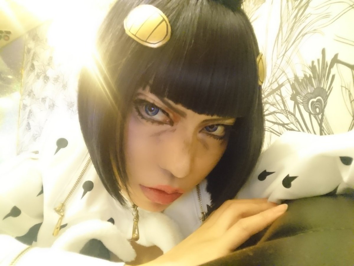Porco Twitterissa オリちゃんほんとマンガ顔 ジョジョ顔 アイメイクなのかなぁ 参考にするわ