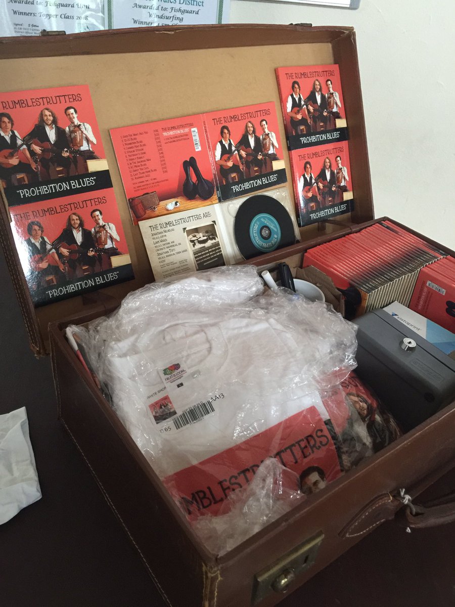 Last day of the #Aber_Jazz festival. Listening to the excellent <a href="/rumblestrutters/">The Rumblestrutters</a> warming up for their session this morning. While others are getting ready for a morning of fun on the water <a href="/TheKayakKing/">Kayak-King</a> <a href="/preseliventure/">Preseli Venture</a> #Fishguard #Pembrokeshire