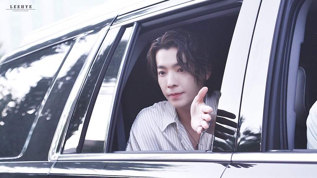 LeeeHye's tweet photo. KBS MUSIC BANK 20180817

#SuperJunior #Donghae 

[Please don't remove LOGO] https://t.co/d4UlvtWV37