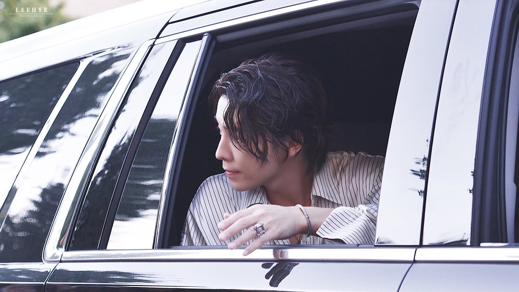 LeeeHye's tweet photo. KBS MUSIC BANK 20180817

#SuperJunior #Donghae 

[Please don't remove LOGO] https://t.co/d4UlvtWV37
