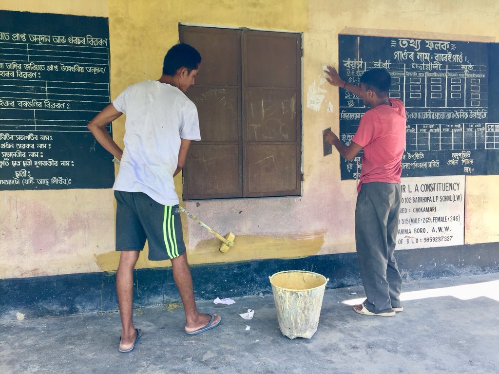 Jagdishb29's tweet photo. #Voiceofchange: 70yrs old Amma came in school for contributing to BALA(Building as Learning Aid).
New initiative for learning in Assam.
#Communityparticipation
#AspirationalDistrict
#GandhiFellowship
@PiramalFdn @NITIAayog @Manmohan4Peace @narendramodi https://t.co/Dz9G9wiZoD