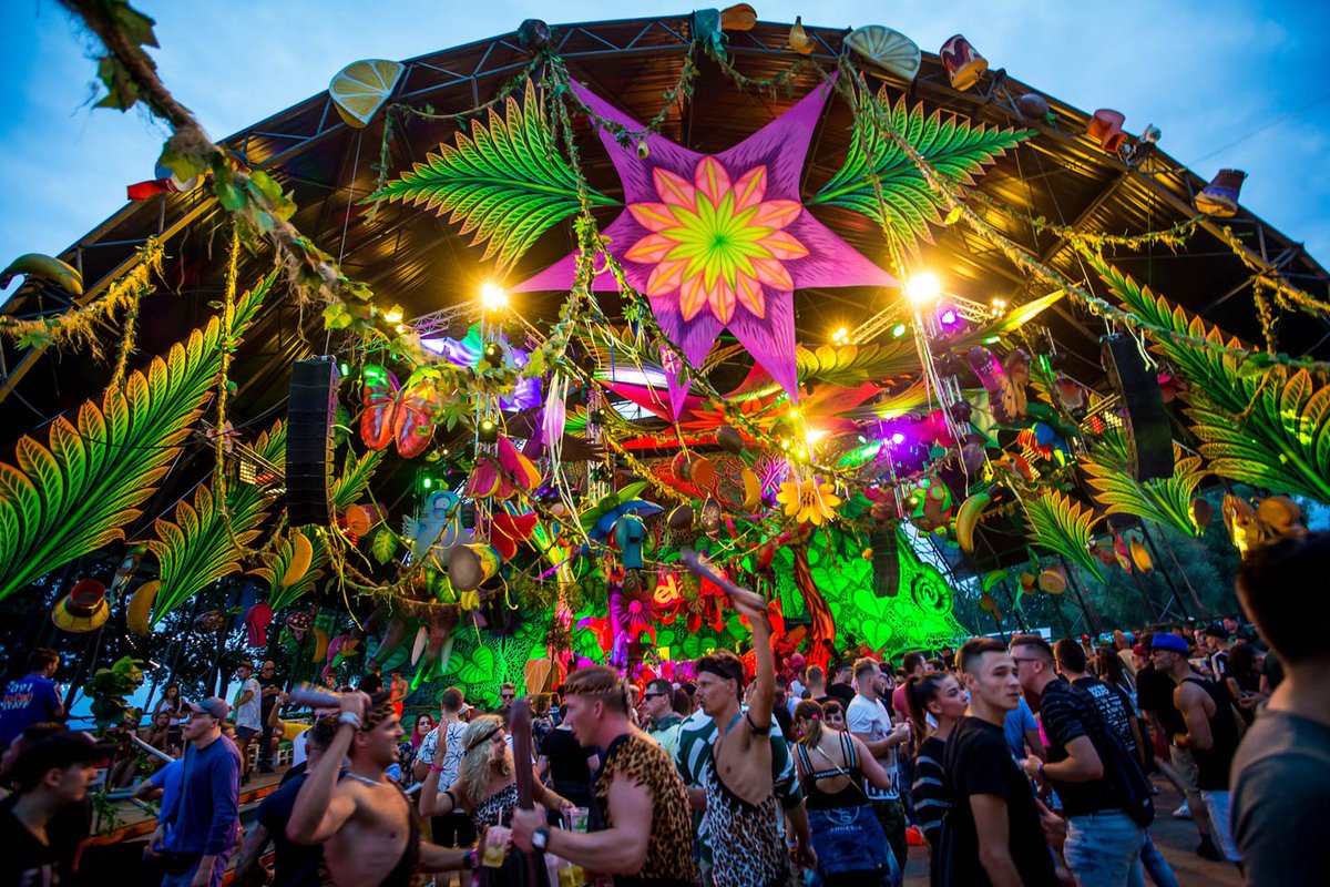BalatonsoundNED's tweet photo. De @elrow_ stage @ #sound2018! πππ https://t.co/UE8FbijCbx